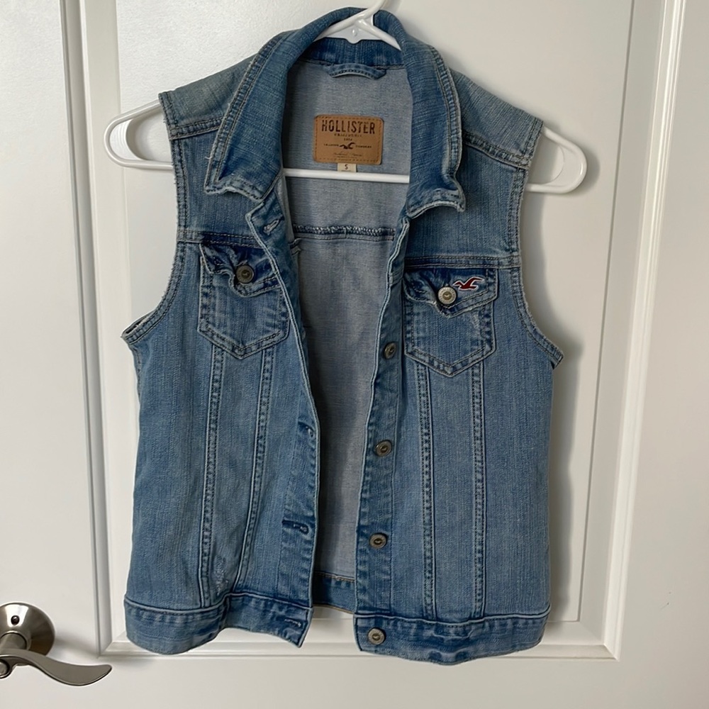 Hollister jean vest size small